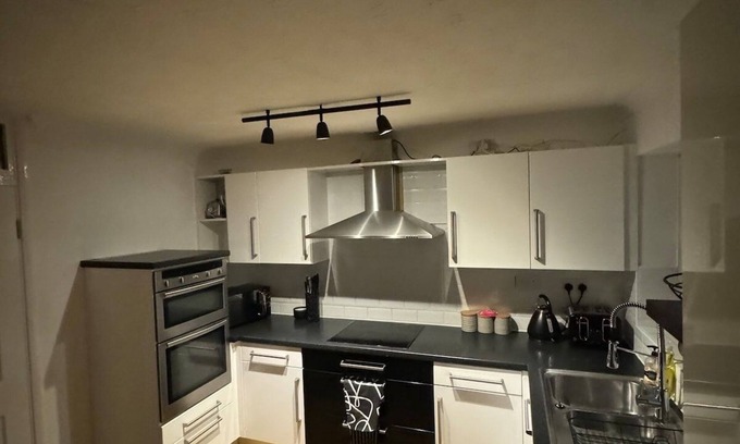 Atlantic Wharf Casa | Tranquil 4 Bedroom House | Overlooking Cardiff Wharf | Central | Free Parking