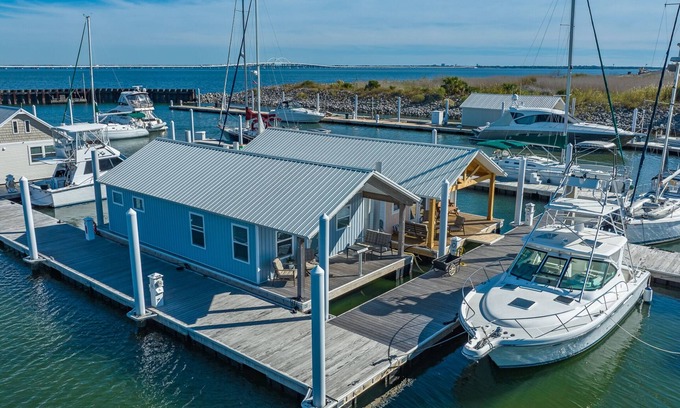 Downtown Alquiler De Eote | Tranquil! Amazing! Immaculate! Unique! Downtown!10 stars! Dock your boat!!