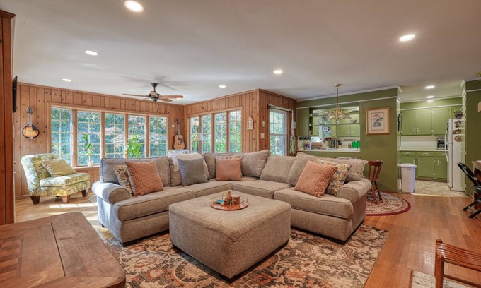 Drayton Casa | Tranquil and Stylish 4BR House Surrounded by Nature in Spartanburg