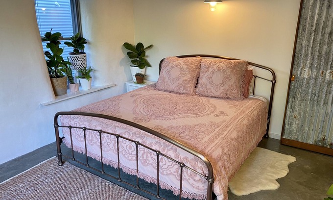 Dunsborough Casa | Tranquil & beautifully decorated new 1BR cottage central to Dunsborough