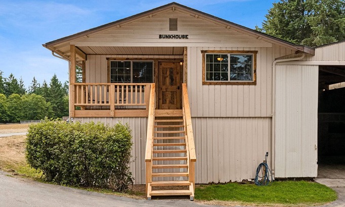 Burley Casa | Tranquil Bunkhouse Apartment at Lazy K Stables