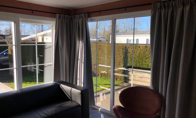 Tzummarum Chalet De Esquí | Tranquil chalet near the Wadden Sea