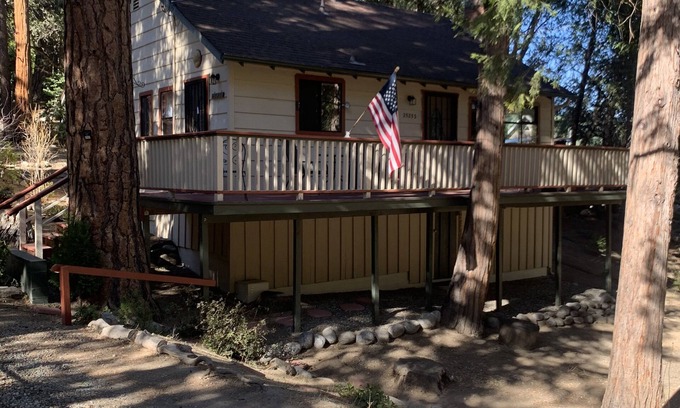 Pine Cove Cabaña | Tranquil Cottage