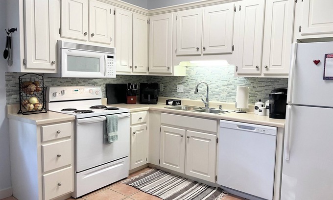 Oxford Condominio | Tranquil Condo close to Jackson Ave