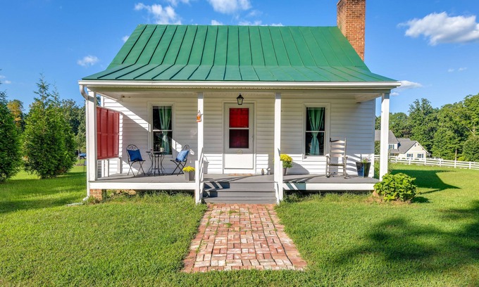 Midlothian Cabaña | Tranquil Cottage in Virginia Countryside w/ Pond!
