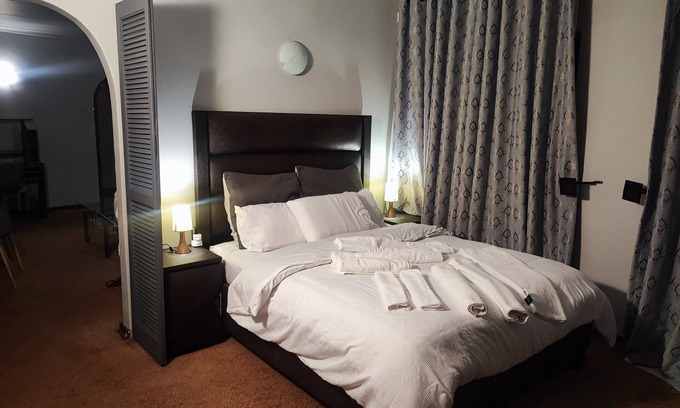 Boksburg Cabaña | Tranquil cottage with WiFi and pool in Boksburg; Home away from home.