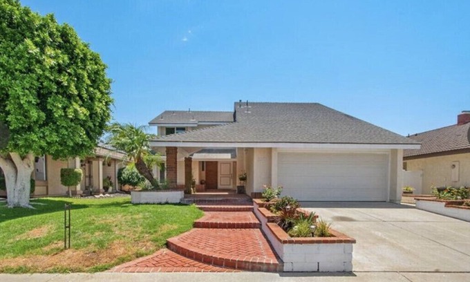 Laguna Hills Casa | Tranquil Creek view