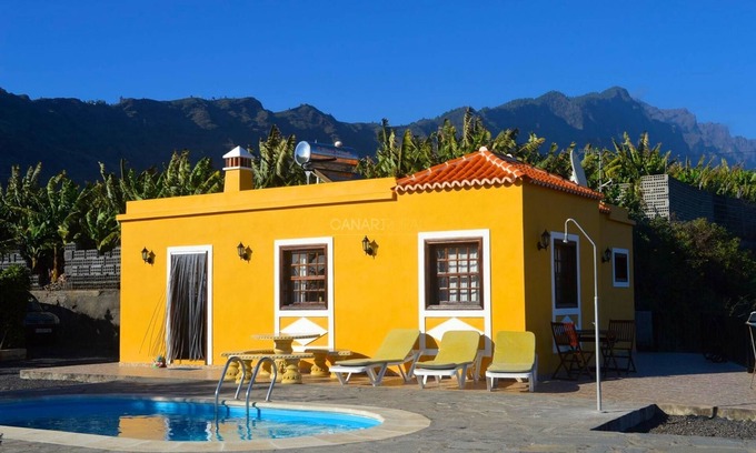 Los Llanos Cabaña | Casa Pedro: Confort y Tranquilidad con Vistas a La Caldera en La Palma