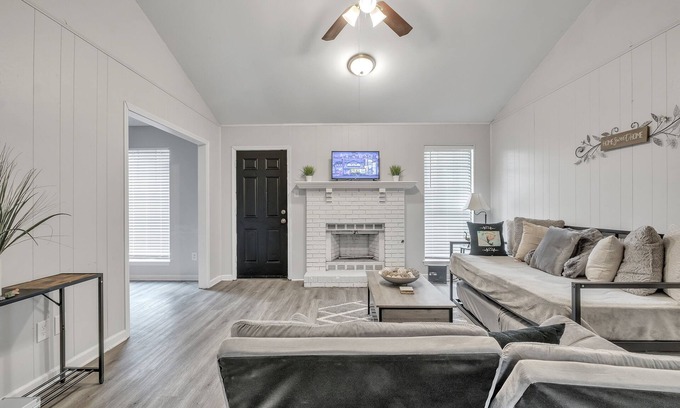 North Little Rock Casa | Tranquil Escape 3 Bedroom Home by RedAwning