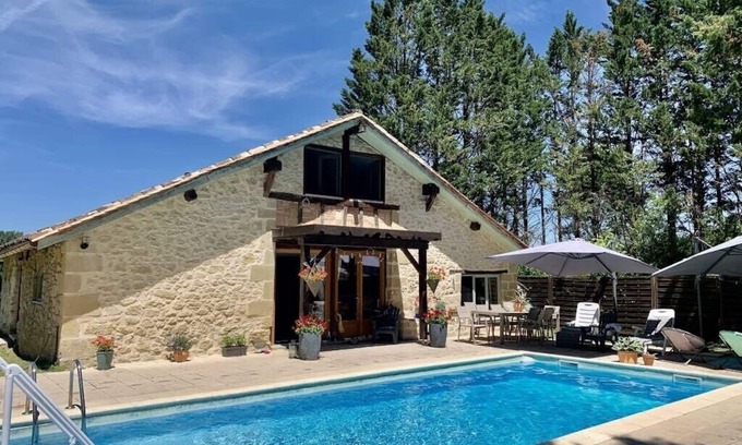 Serignac-Peboudou Otro | Tranquil farmhouse property with private pool