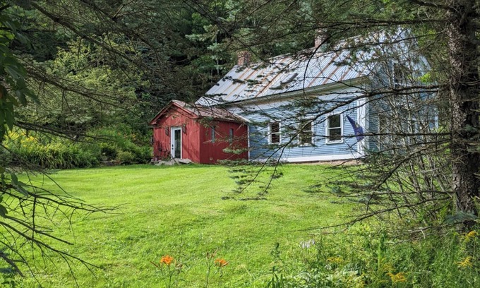 Eastern Vermont Otro | Tranquil farmhouse in charming Lake Elmore. Swim, Hike, Bike and Ski