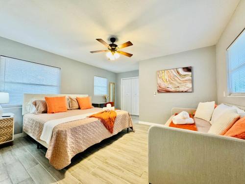 Crystal Lake Casa | Tranquil Florida Getaway Garden & Courtyard