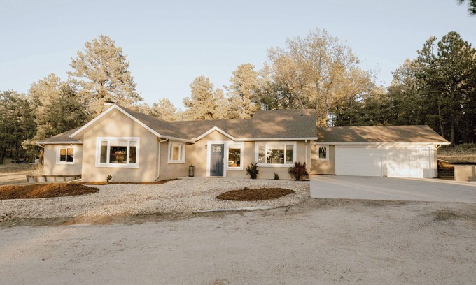 Colorado Springs Cabaña | Tranquil Forest Retreat: Designer 4-Bedroom Ranch with Hot Tub & Firepit