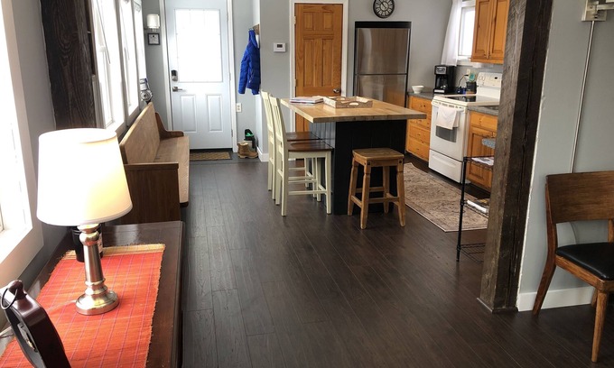 Newbury Cabaña | Tranquil Getaway-Dartmouth Lake Sunapee Region