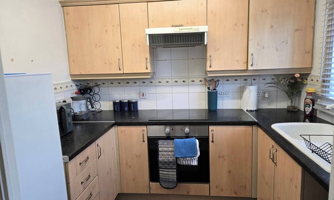 Featherstone Casa | Tranquil Getaway in Wolverhampton - Perfect for Relaxation