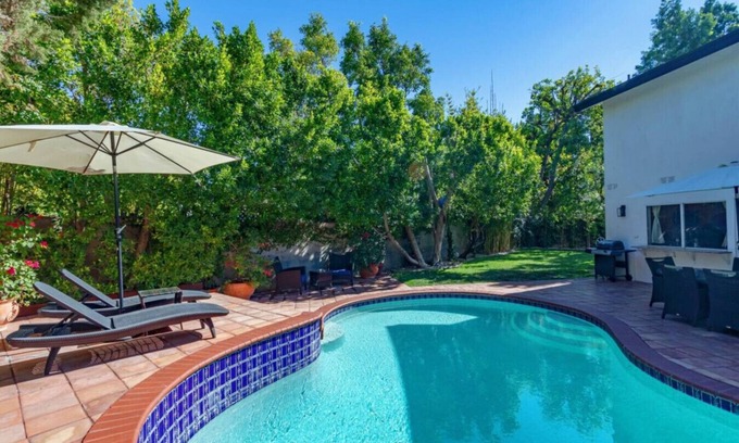 Valley Village Casa | Tranquil Getaway Retreat Sleeps 7 Guest Home