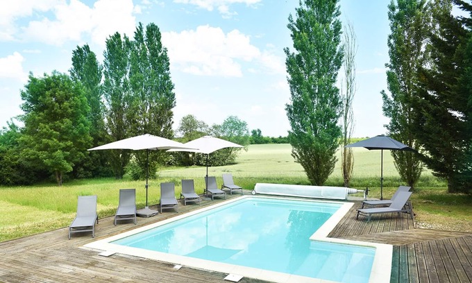 Saint-Colomb-de-Lauzun Cabaña | Tranquil Gite with private pool and country views