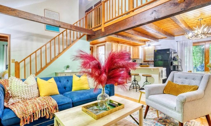 Lake Ariel Casa | 4BDR | Hot Tub | Game Room