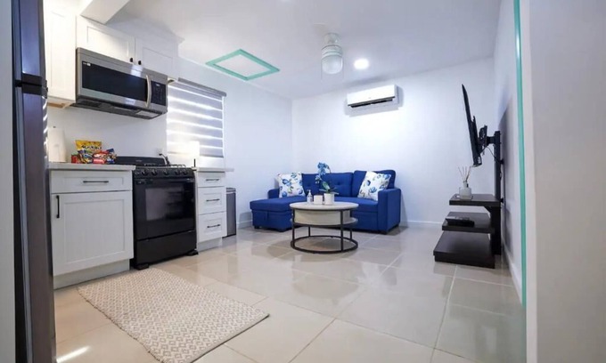 Nassau Cabaña | Tranquil Haven: The Grey Cottage