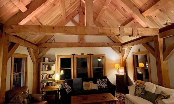 Morrisville Casa | Tranquil Hilltop Chalet