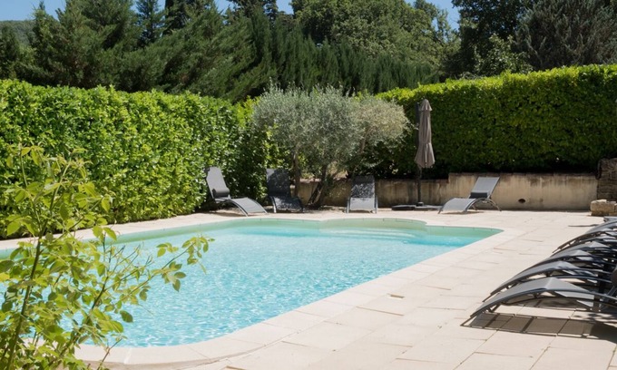 Apt Villa | Casa de 6 dormitorios con piscina climatizada y excelentes vistas en las colinas de Apt en Lubero