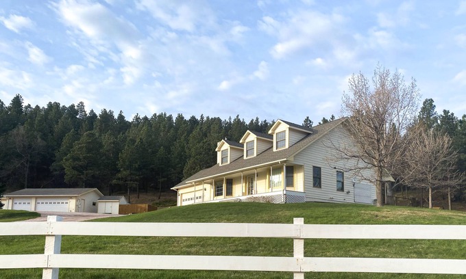 Piedmont Casa | Tranquil house with fireplace, hot tub, foosball table, jetted tub, & patio