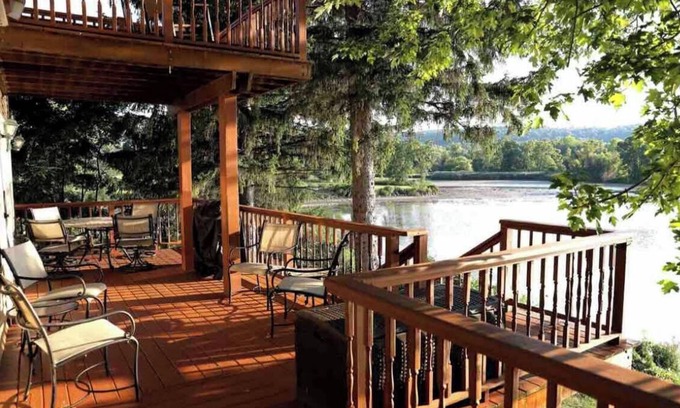 Jamesville Casa | Tranquil lake home