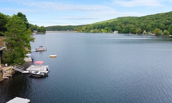 Holland Casa | Tranquil Lake house on Hamilton Reservoir. Sleeps 7 comfortably
