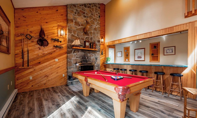 Blakeslee Casa | New! Blue Waters: Lake Access, Fireplace, Hot Tub, Dock!