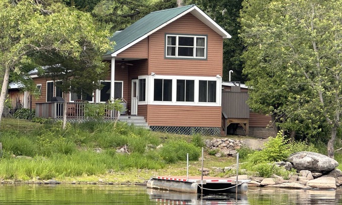 Town of Macomb Casa | Tranquil lake side cabin on Black Lake