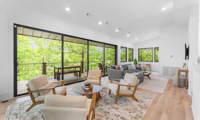 Northport Casa | Tranquil Lakeside Loft - Stunning Views & Serene Getaway