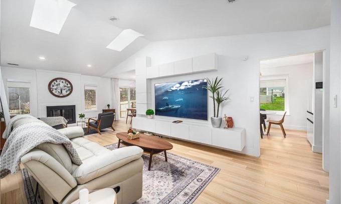 Durham Casa | Tranquil Light-Filled Retreat 3BR Ranch