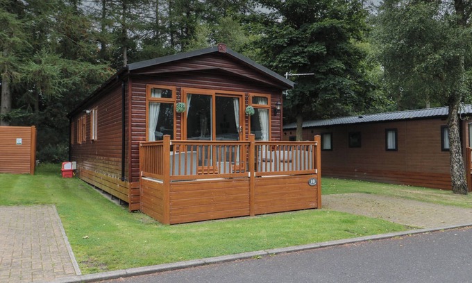 Swarland Cabaña | TRANQUIL LODGE, pet friendly, country holiday cottage in Swarland