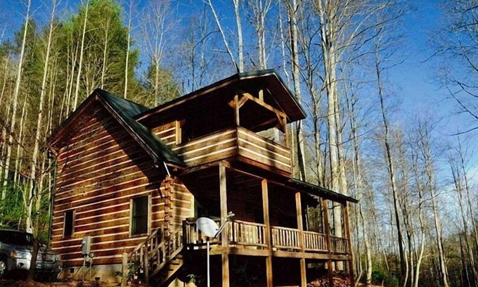 Globe Cabina | Log Cabin tranquilo en la montaña privada Marco con bañera de hidromasaje