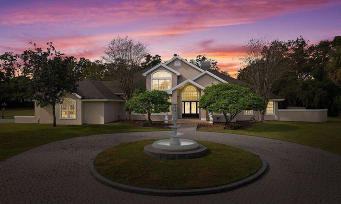 Altamonte Springs Casa | Tranquil Luxury Estate Property 5,700 Sq Ft on 3+ Acres, Complete with Helipad