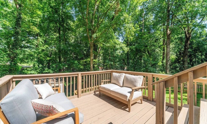 Doraville Casa | Tranquil Modern 3-BD Retreat in Foodie Paradise!