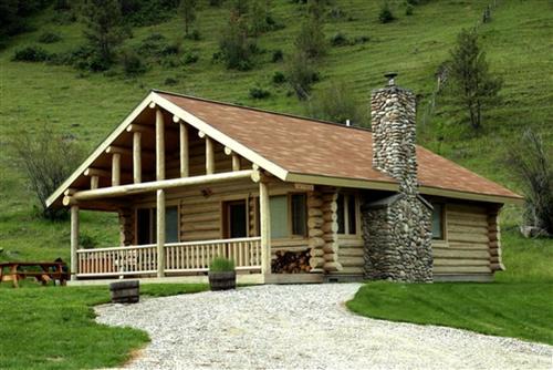 Darby Casa | Tranquil Mountain Glamping Retreat: Stunning Log Cabin with a Hot Tub in Darby, MT