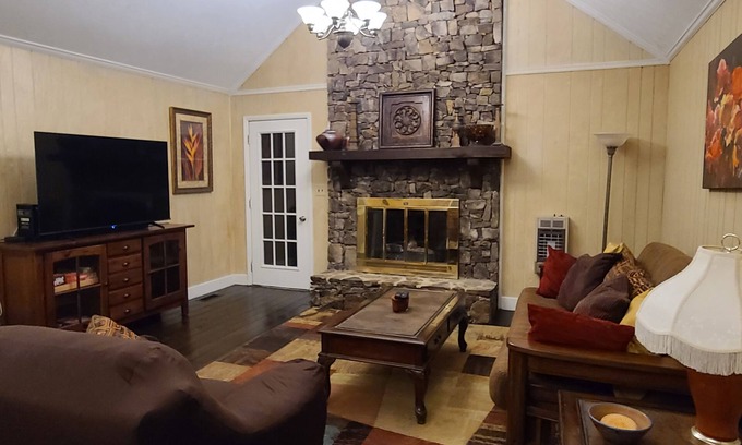 Fort Mc Clellan Casa | Tranquil mountain view home near Talladega National Forest