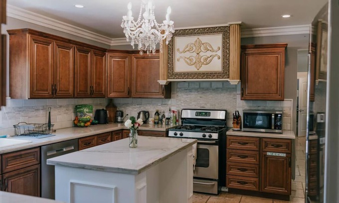 Newhall Casa | Tranquil Oasis - 3 Bedroom Family Retreat with Private Pool