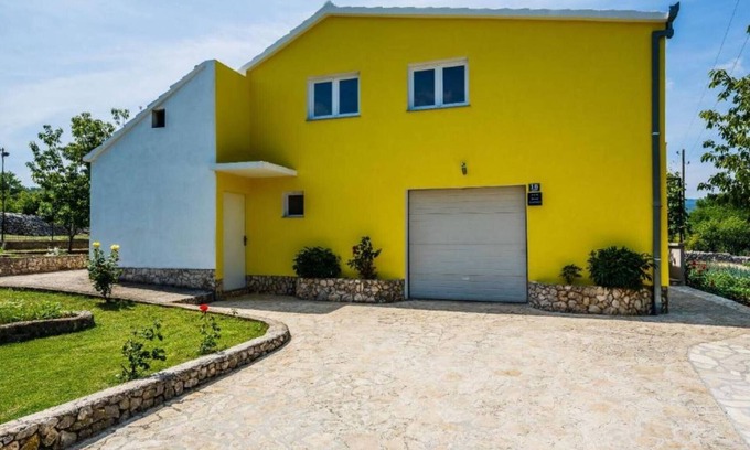 Primorski Dolac Casa | Tranquil Oasis Holiday Home Primorski Dolac with Pool - Three Bedroom Holiday Home with Pool