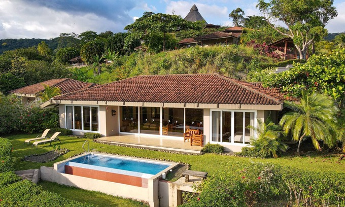 Islita Villa | Tranquil ocean-view retreat with private infinity pool & patio