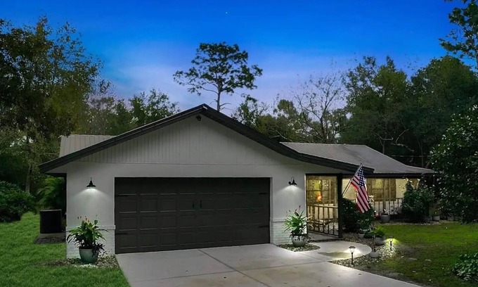 Deltona Lakes Casa | Tranquil & Peaceful Poolside Retreat Awaits You!
