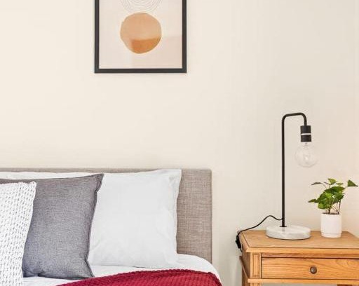 Milperra Casa | Tranquil Queen Room - Centrally Located at Milperra - Shared Bathroom