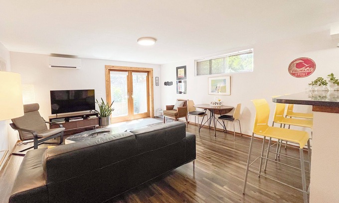 Reed Apartamento | Apartamento moderno de 2 dormitorios en Reed College, muy bien ubicado, con patio privado