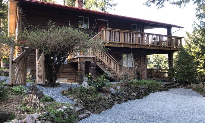 Shawnigan Lake Casa | Tranquil Retreat: Cozy Home with Captivating Lake Views in Shawnigan Lake, BC
