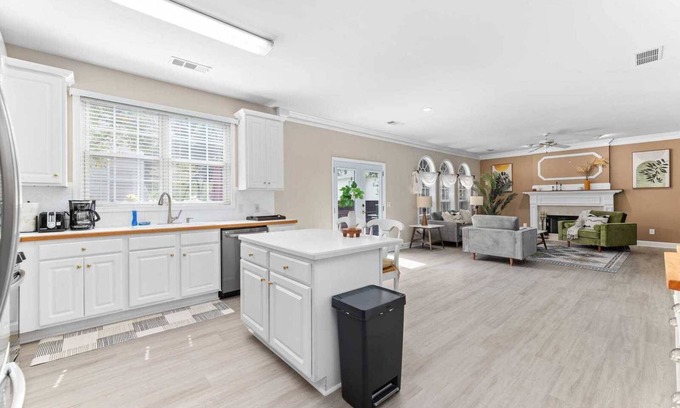 Alpharetta Casa | Tranquil Retreat on Kimball Trace