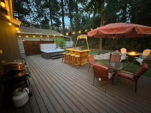 Big Bear City Casa | Tranquil Retreat with Fenced Backyard, Hot tub & Bar