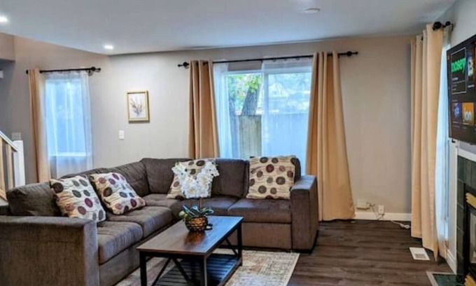 Hillsboro Casa | Tranquil Retreat with Hot Tub