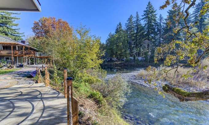 Washougal Casa | Tranquil Riverfront Retreat Villa