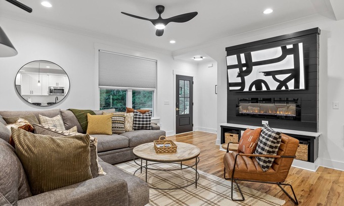 Red Bank Casa | Tranquil Rock Retreat